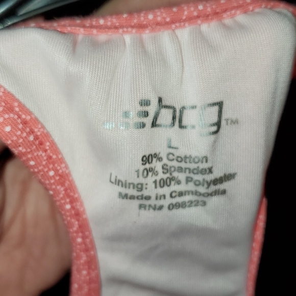 Size large top - Picture 2 of 3